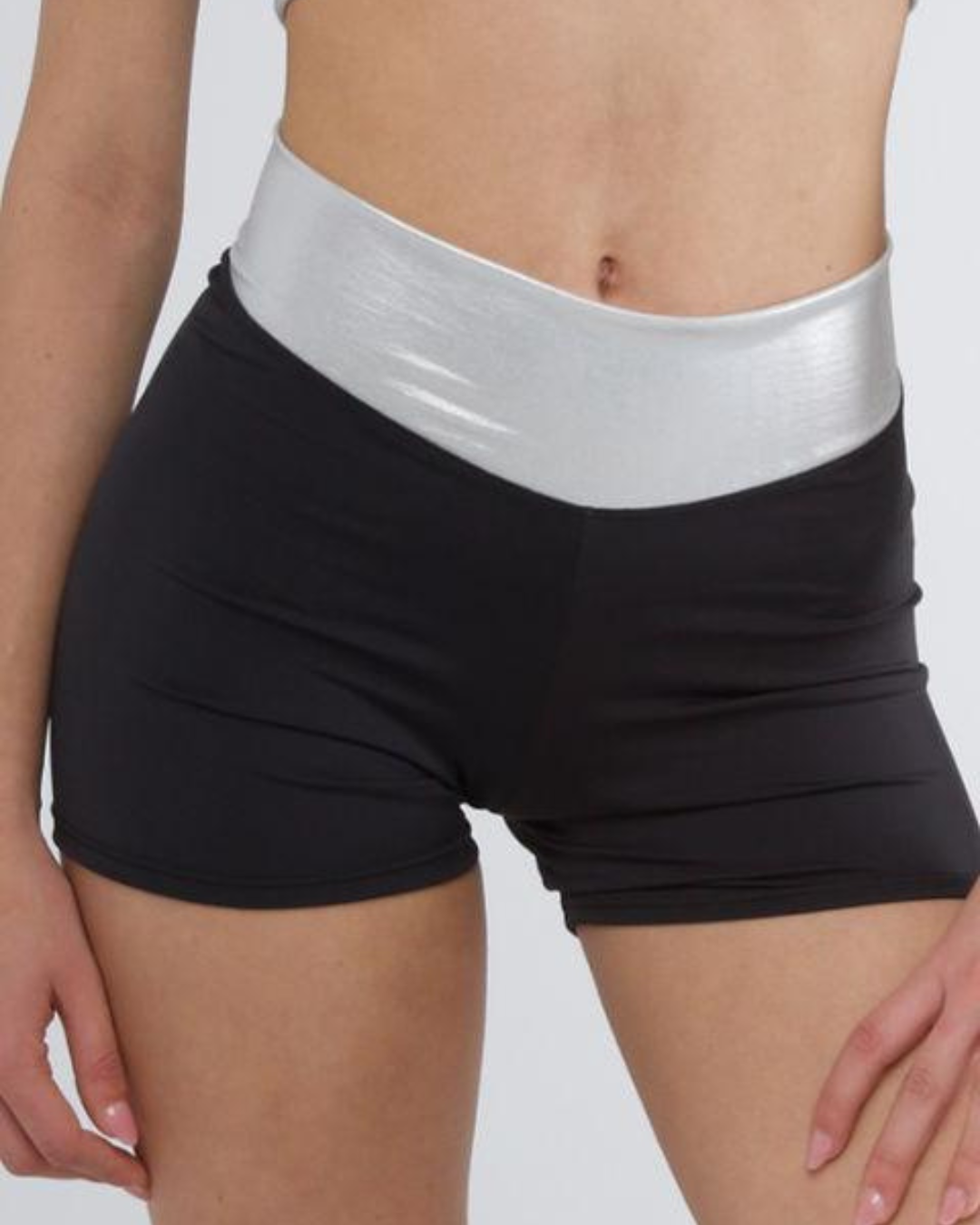 Mid-rise Shorts Pridance