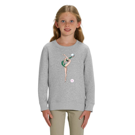 Gymnaste en sweat-shirt avec ballon
